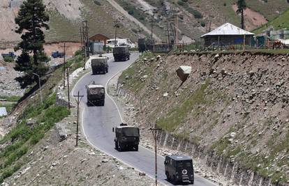 Rastu napetosti između Indije i Kine: U Kašmiru ubijena trojica vojnika, sastali se zapovjednici