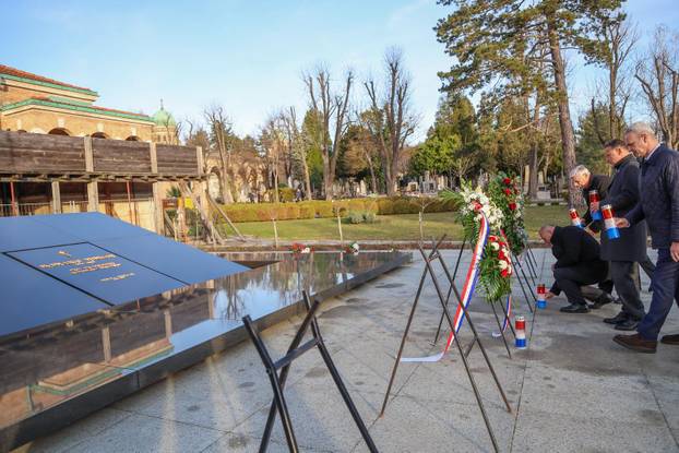 Zagreb: Izaslanstvo HDZ-a položilo cvijeće povodom 26. godišnjice smrti dr. Franje Tuđmana