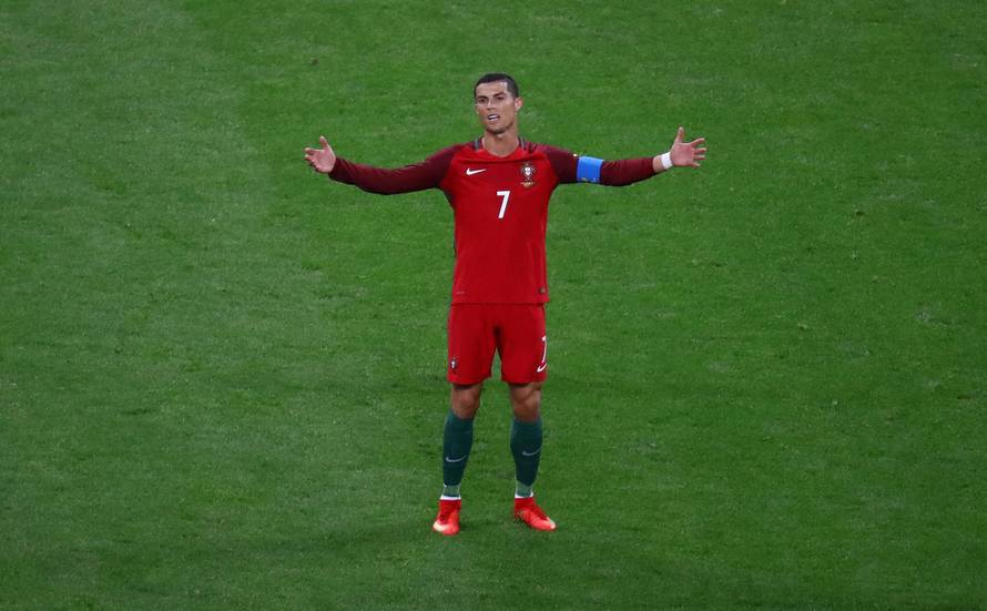 Portugal v Chile - FIFA Confederations Cup Russia 2017 - Semi Final