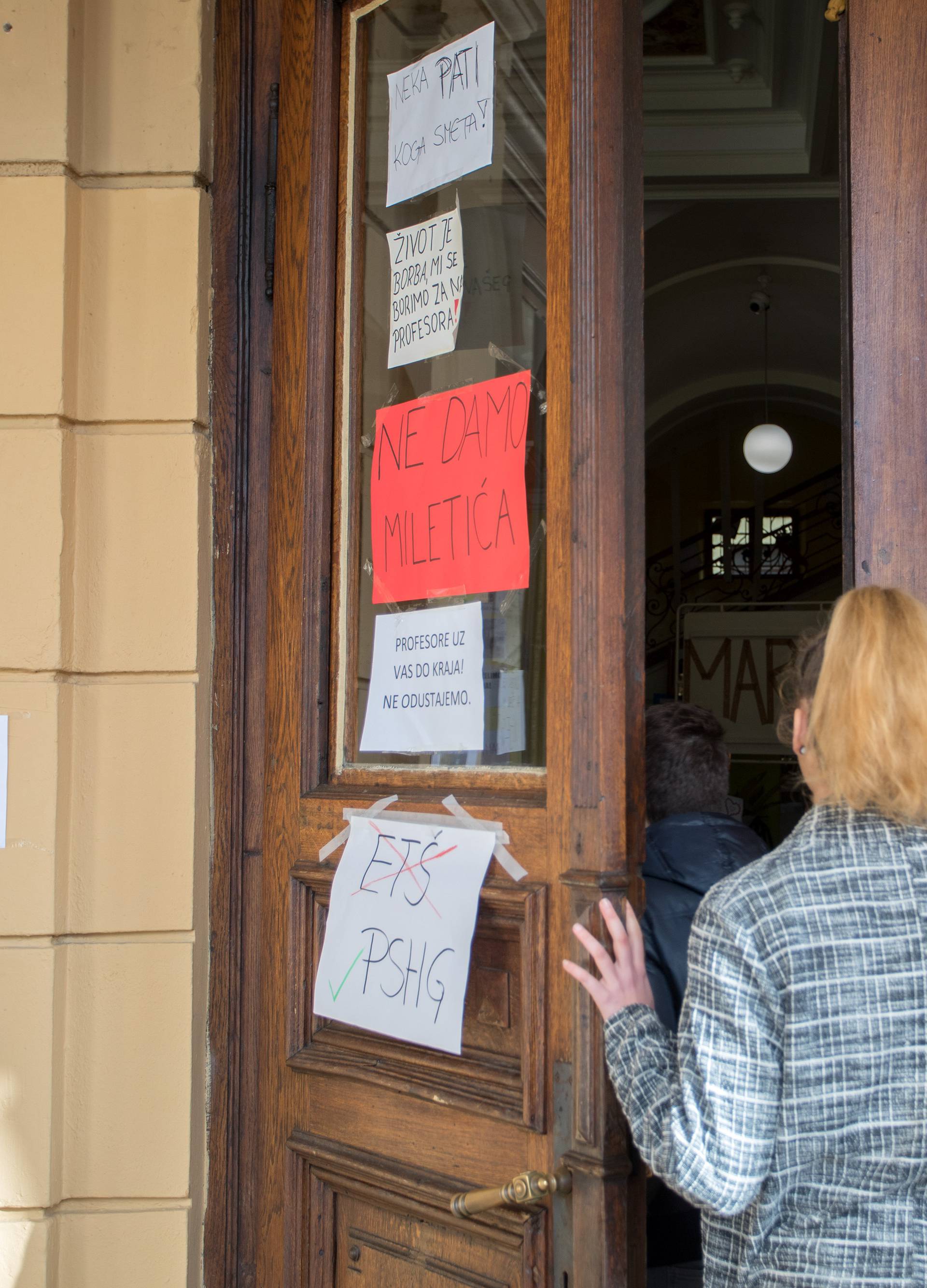 Ne žele na nastavu, bore se za vjeroučitelja: 'Ne damo Marina'