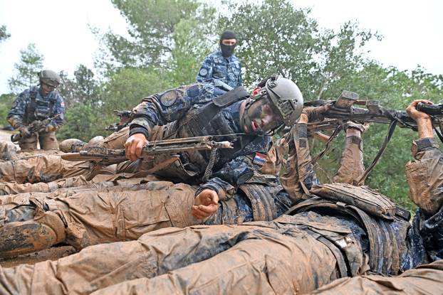 FOTO Novi hrvatski marinci primili su svoje beretke: Prošli intenzivnu integracijsku obuku