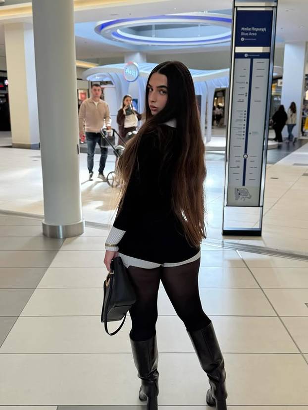 FOTO Gasi internet! Zovu je grčka boginja, a kad vidite njezine fotke saznat ćete i zašto