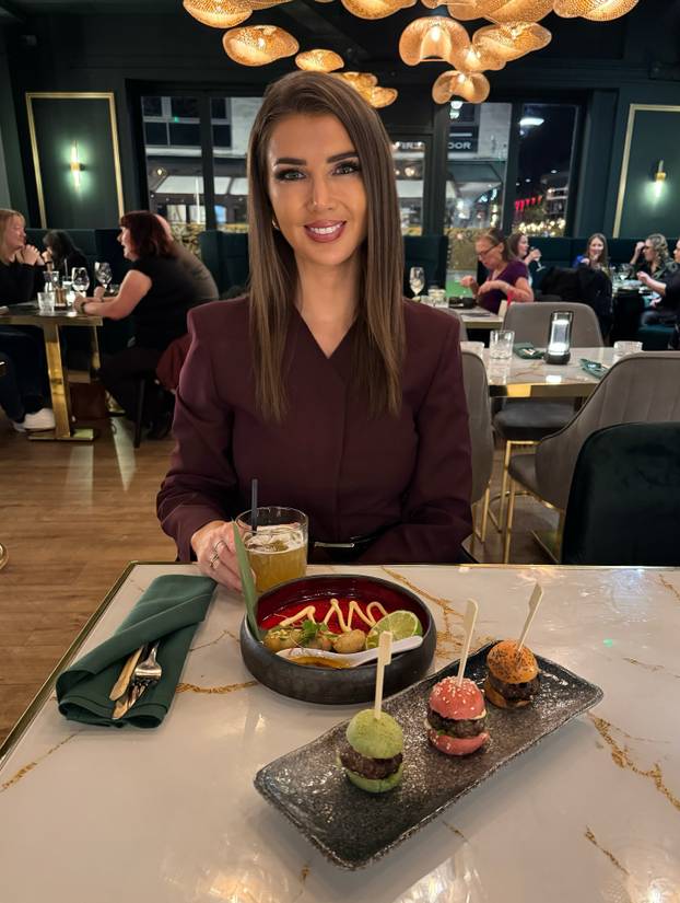 FOTO Zbog fatalne ljepotice je premierligaš dobio nove fanove