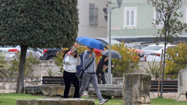 Zadar: Kiša i jak vjetar