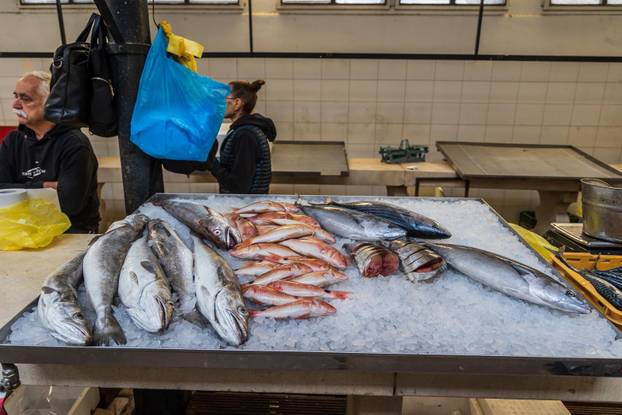 Split: Bogata ponuda ribe petkom u splitskoj ribarnici