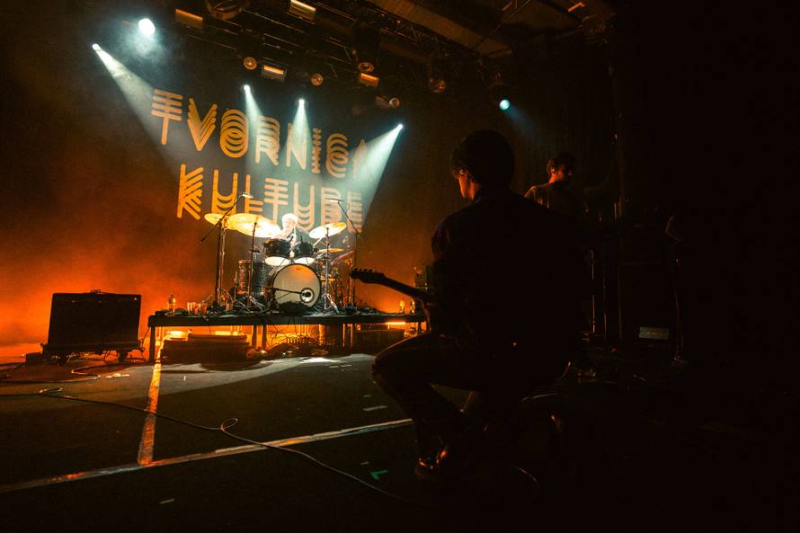 Joker Out rasplesao je Tvornicu Kulture: Hrvatice na pozornicu bacale ružičaste grudnjake...