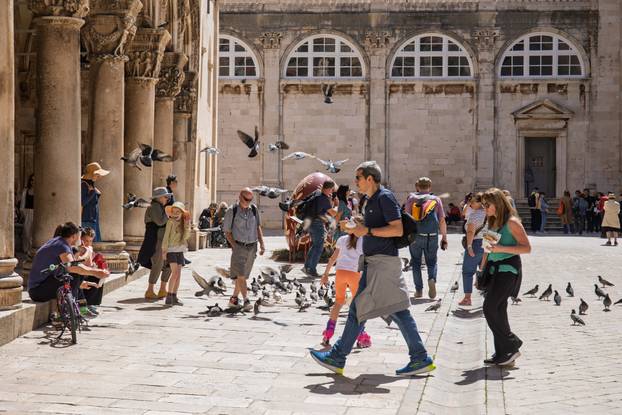 Dubrovnik: Velik broj turista za uskrsne blagdane u gradu