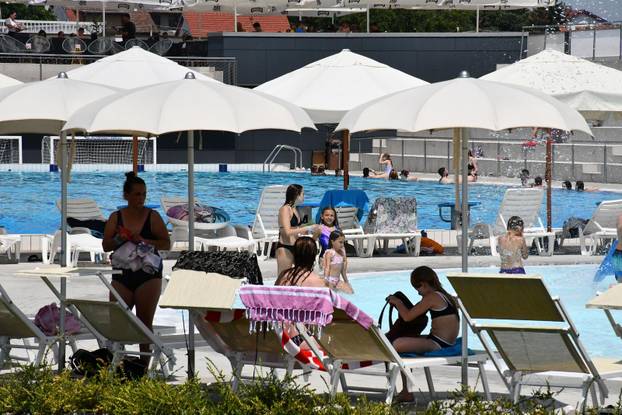 Slavonski Brod: Gradski bazeni na Vijušu pravo su ozvježenje od nepodnošljivih ljetnih vrućina