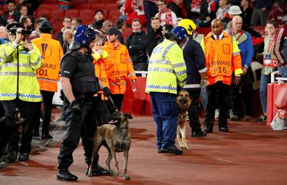 Huligani su se tukli i urinirali na stadionu, Arsenal okrenuo