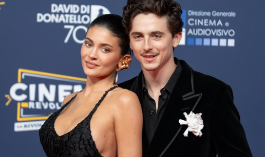 Držali se za ruke! Kylie Jenner i Timothee Chalamet prvi put zajedno na crvenom tepihu...