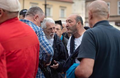 Skupina muškaraca nasrnula na bubnjare na Dolcu: Gazili im bubnjeve, razdvojila ih policija