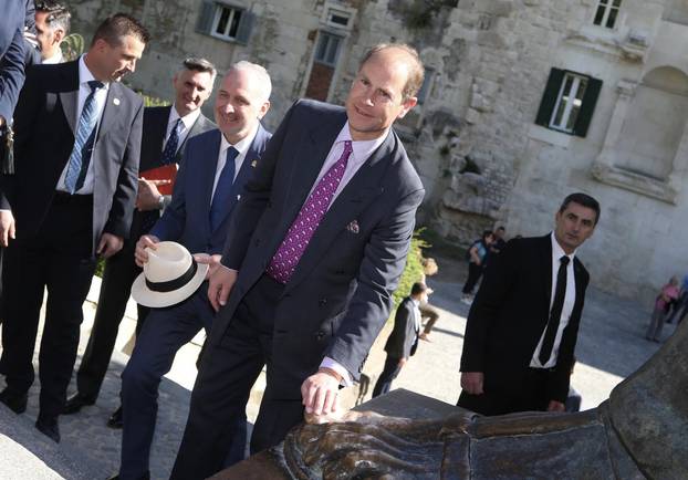 Split: Princ Edward za srecu dotakao palac Grgura Ninskog