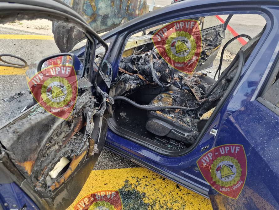 FOTO Brzom reakcijom izbjegli katastrofu: Zapalio se auto u kojem je bila slovenska obitelj