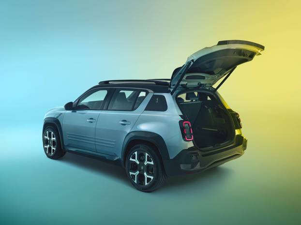 FOTO Povratak legende: Vratio se Renault 4. Veći je od Clija, ide na struju ima i pomični krov