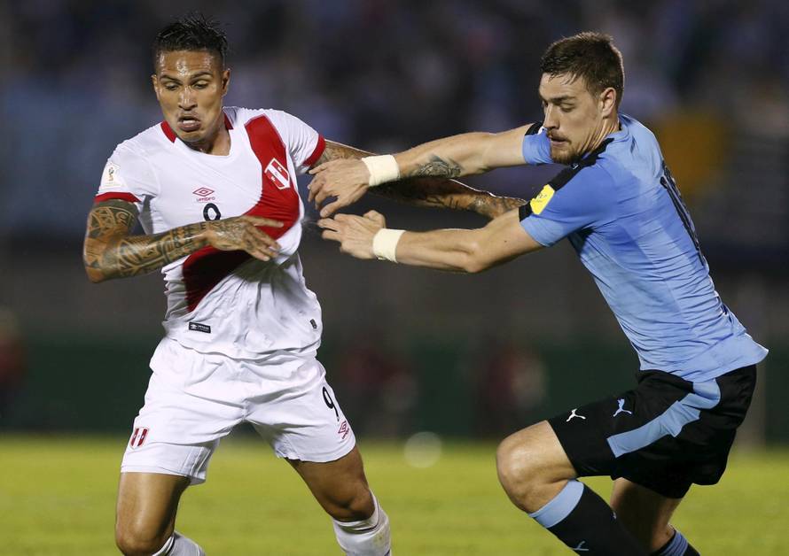 FILE PHOTO: Football Soccer - Uruguay v Peru - World Cup Qualifiers - Centenario stadium - Montevideo, Uruguay. 29/3/16. Uruguay's Sebastian Coates and Alvaro Gonzalez and Peru's Paolo Guerrero