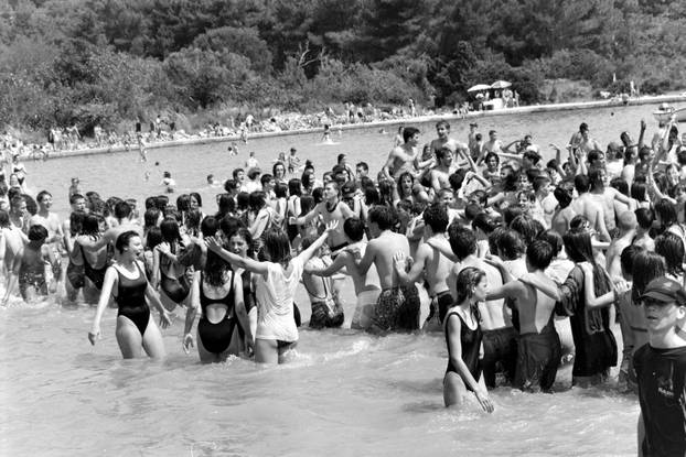 Zadar: Tradicionalna Picnic biciklijada Sabuša okupila velik broj biciklista, 20.6.1994.