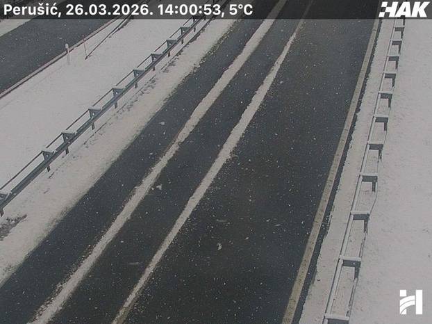 FOTO Dramatično stanje na autocestama, gusti snijeg i dalje pada. Evo koliko ga ima dosad