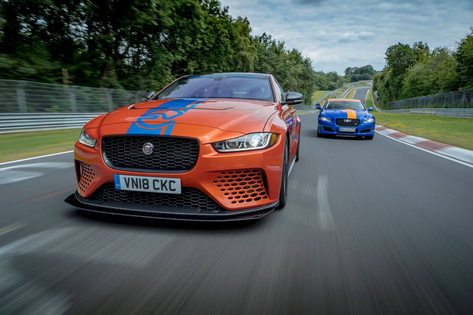 Jaguar nudi 'taksi vožnju' u limuzini XE SV Project 8