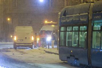 Zagreb: Brenerom odmrzavali tra&ccaron;nice ne bi li uspostavili tramvajski promet