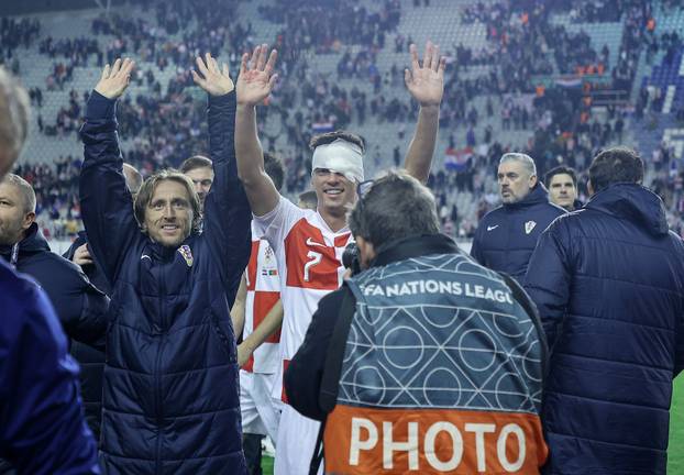 Split: Igrači se pozdravljaju s navijačima nakon utakmica između Hrvatske i Portugala