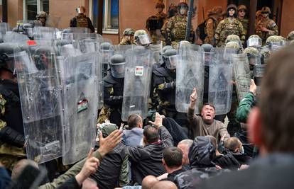 NATO osuđuje nasilje i  traži deeskalaciju, šalje  i dodatnih 700 vojnika na Kosovo