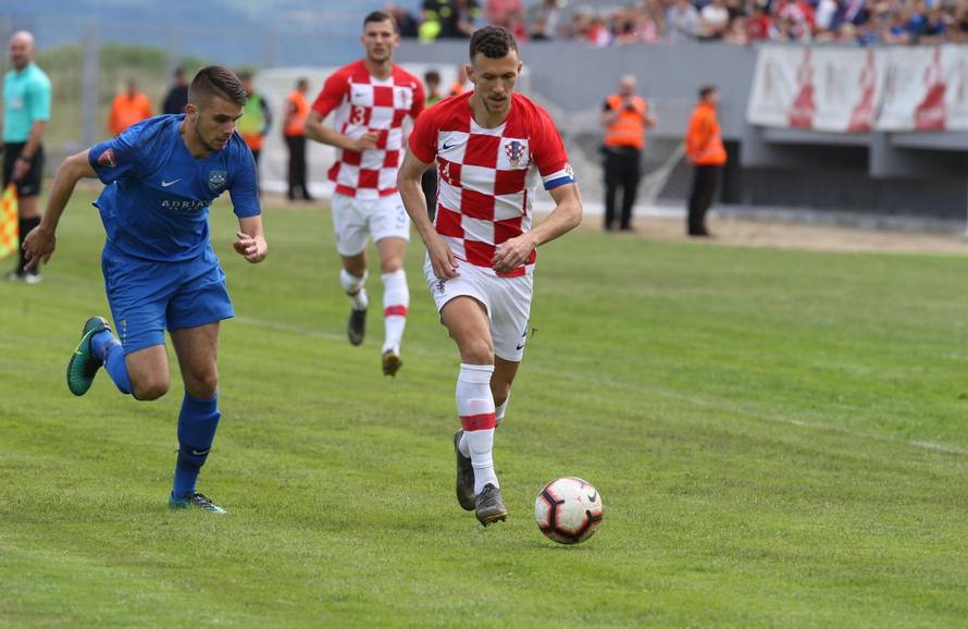 Prijateljska utakmica Hrvatske nogometne reprezentacije i NK OmiÅ¡ povodom 100 godina istoimenog kluba