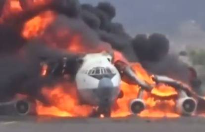 Novi napadi na zračnu luku u Jemenu, uništena dva aviona 