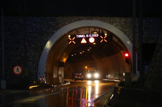 Zagvozd: Zbog prometne nesreÄe zatvoren tunel sv. Ilija