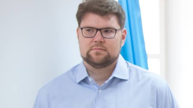 Jovanović: SDP ne može voditi vikend političar iz Bruxellesa!