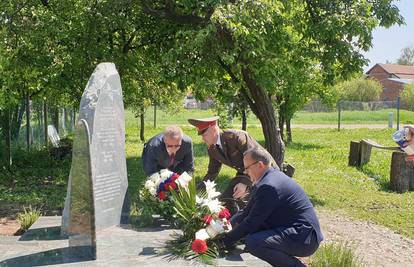 Rusi digli spomenik pilotima koji su spasili stanovnike Gunje