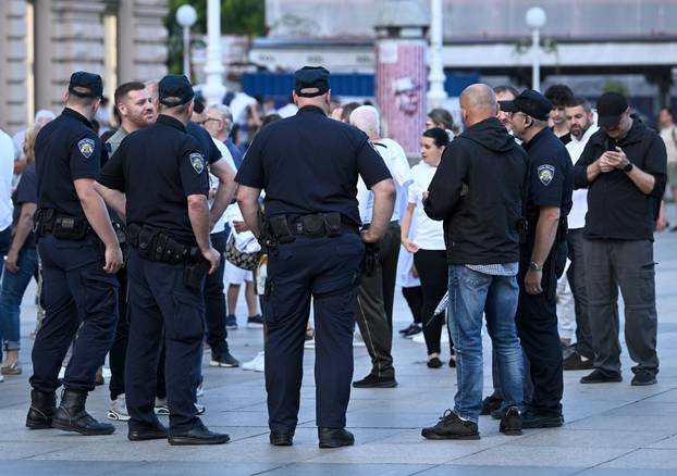 Zagreb: Mimohod sjećanja povodom 30. godišnjice genocida u Srebrenici