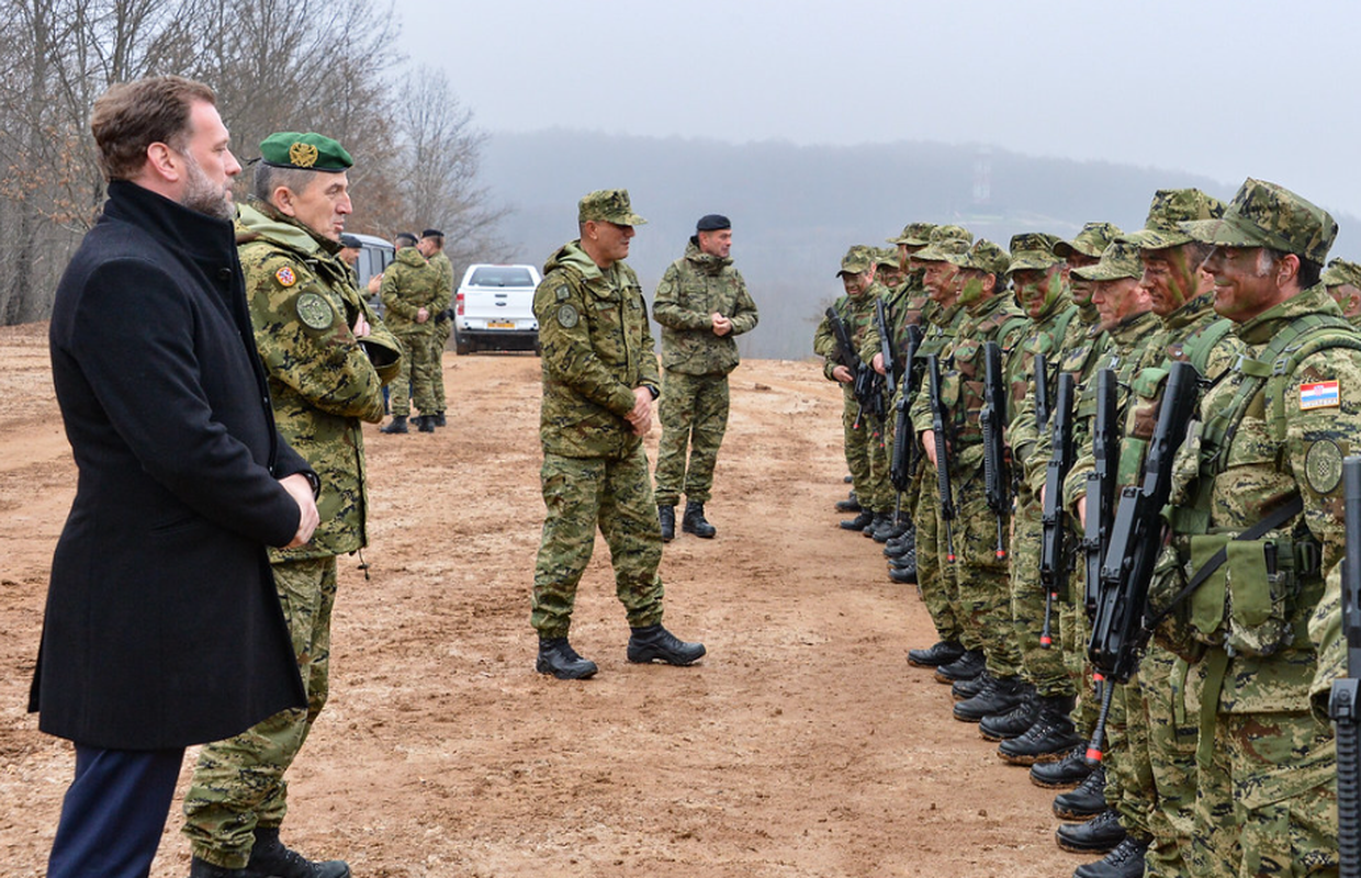 MORH: Vježba pričuvnog sastava HV-a na poligonima u Slunju i Kninu. Došao i Banožić