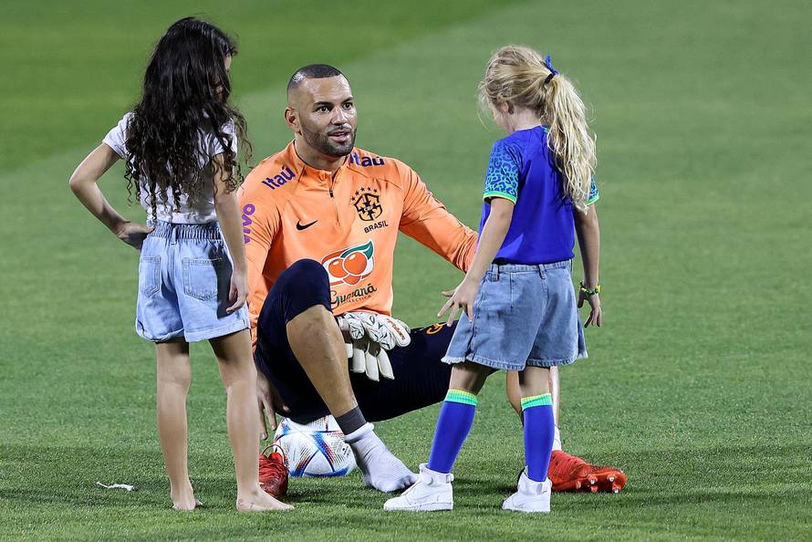 KATAR 20222 - Brazilske igrače razveselilo druženje s djecom 