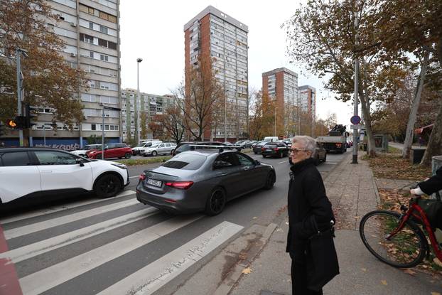 Zagreb: Velike gužve zbog zatvaranja prometnica u blizini zgrade Vjesnika