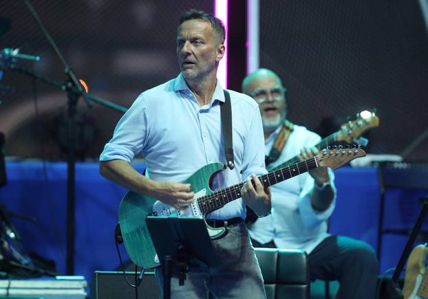 Vela Luka: Održan koncert "Trag u beskraju" posvećen Oliveru Dragojeviću