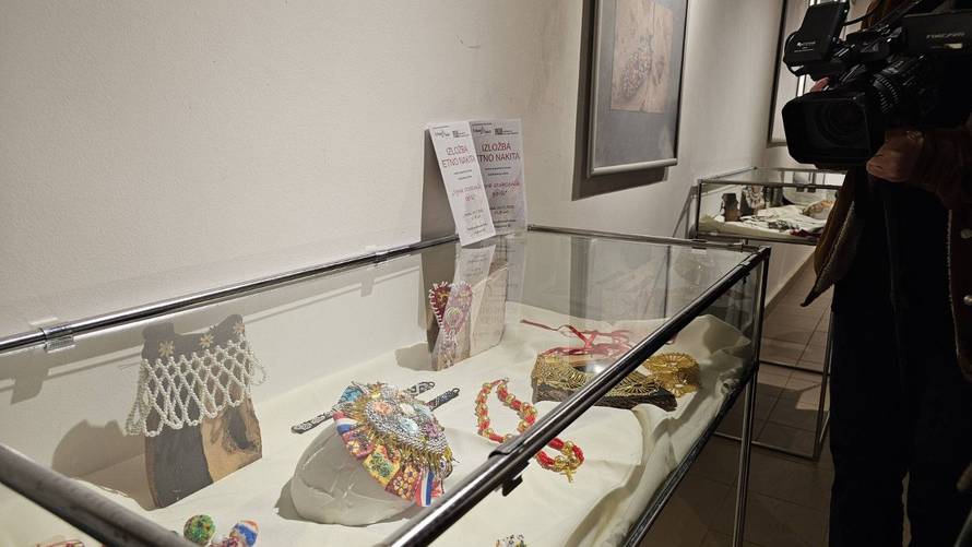 U Somboru su otvorili izložbu tradicionalnog nakita: 'Neki su originali stari i do 100 godina'