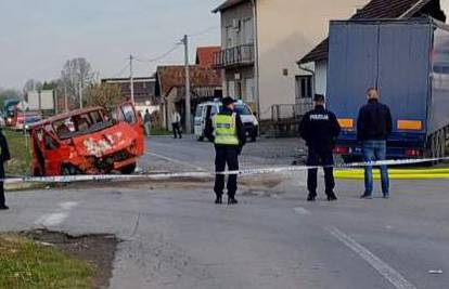 Strašne slike s mjesta nesreće: Kod Slatine jedan mrtav, manji kamion odbačen je u kanal