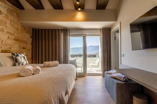 FOTO Ovako izgleda vila bivšeg potpredsjednika HDZ-a. Noćenje 1100 eura, ima bazen, saunu...