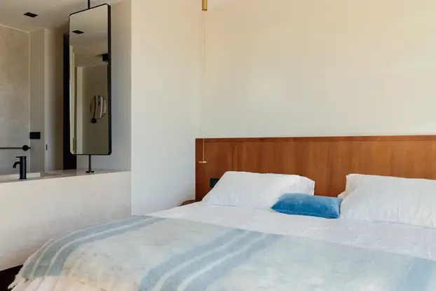 FOTO Prekrasna vila na Hvaru dobila je nagradu za dizajn - neprimjetno uranja u okoliš