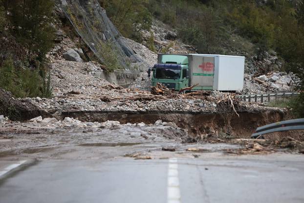 Dramatična situacija kod Jablanice, bujica odnijela ceste, prugu, mostove