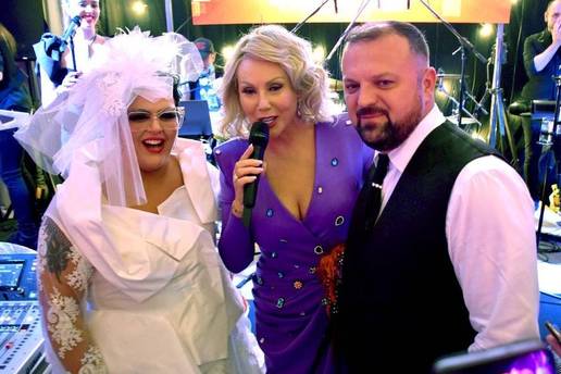 Brena na svadbi, USKOK u kući: Najskuplje trupce u Hrvatskim šumama prodavali su kao škart