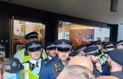 Dramatični prizori: Prosvjednici htjeli provaliti u zgradu BBC-a pa se zatim sukobili s policijom