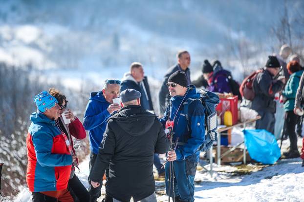 U Kašinskoj Sopnici održana ceremonija kićenja, zalijevanja i rezanja trsa povodom blagdana sv. Vinka
