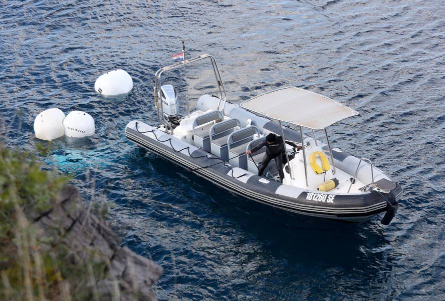 Izvlačenje auta iz mora kod Senja, u slijetanju poginulo četvero stranih državljana