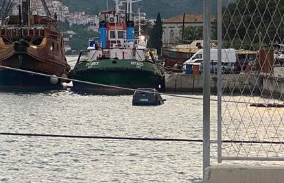 VIDEO Popustila ručna? Auto u Dubrovniku završio u moru