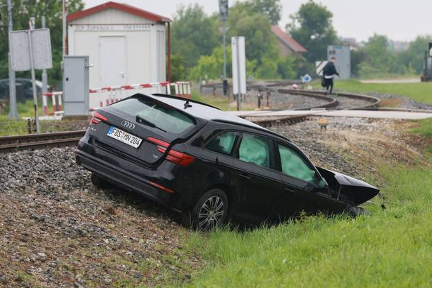 Teška nesreća u Županji, sudarila se tri vozila, jedna osoba poginula
