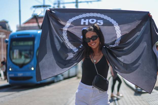 Zagreb: Obožavatelji se okupljaju u gradu uoči Thompsonovg koncerta