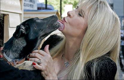 Kanađanima draži pseći poljubac od ljudskog