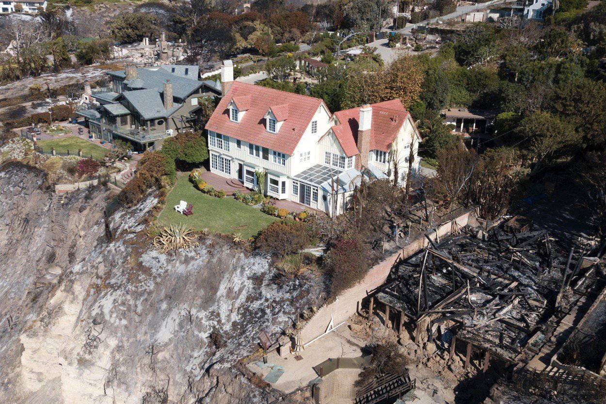 *EXCLUSIVE* Anthony Hopkins Malibu home survived the Woolsey fire while his next-door neighbors are not so lucky