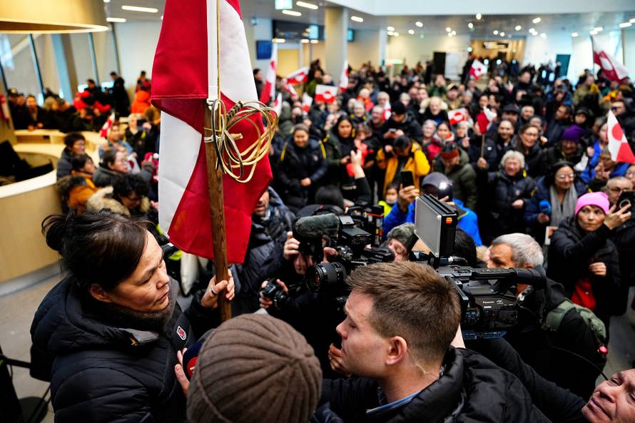 Vivian Motzfeldt lands in Nuuk